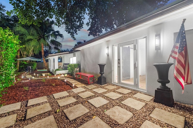 Building Photo - 1221 SW 18th St