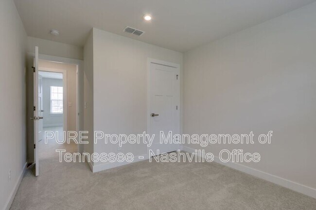 Building Photo - 2102 Morton Dr
