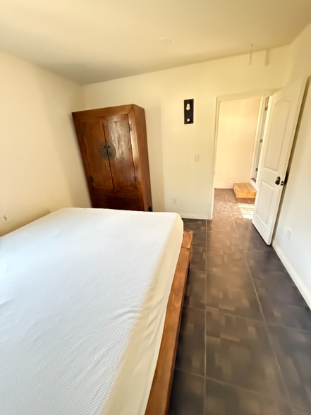 Building Photo - 1311 S Ross St