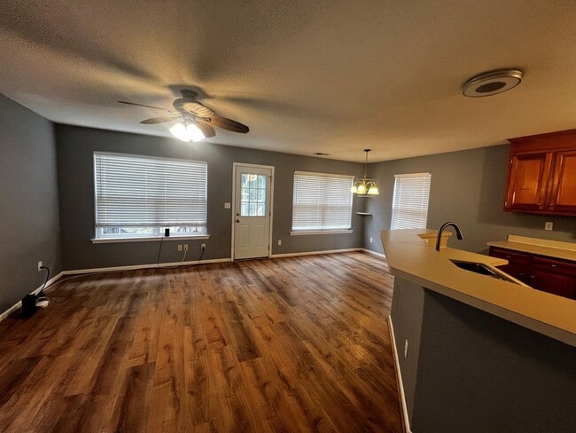 Building Photo - Huntersville