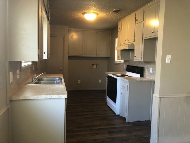 Building Photo - NorthWest Duplex