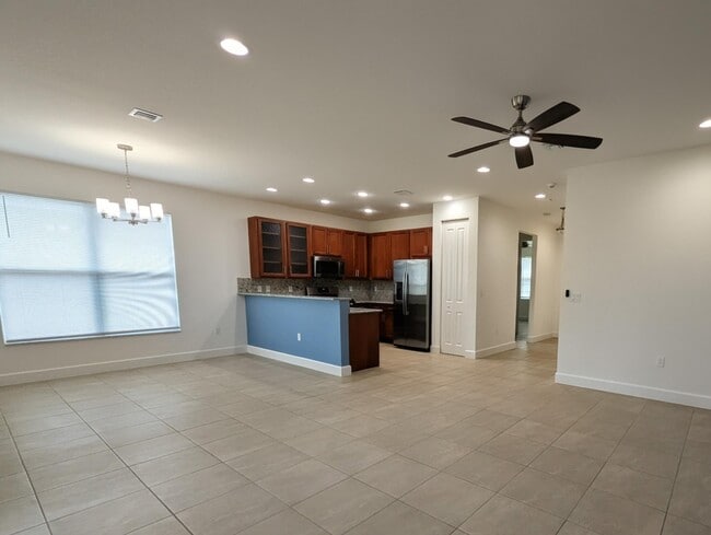 Building Photo - 13541 SW Oceanus Blvd