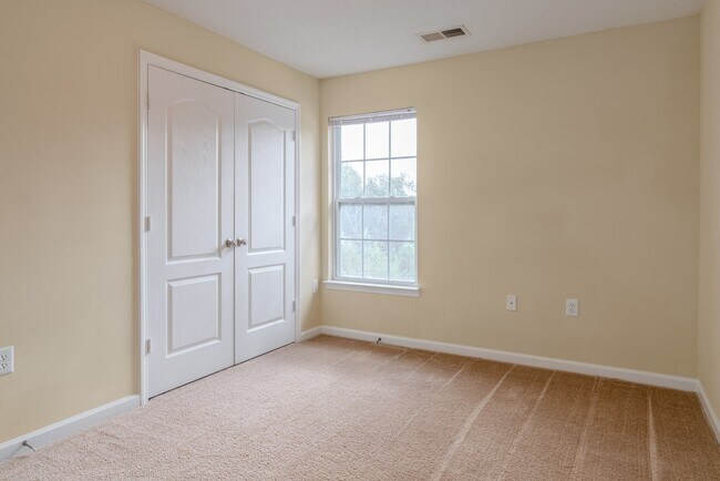 Building Photo - Largest 3 Bedroom 2 Bath Available $1,599/mo - $0-Deposit