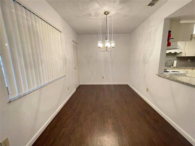Building Photo - 510 Fairways Cir