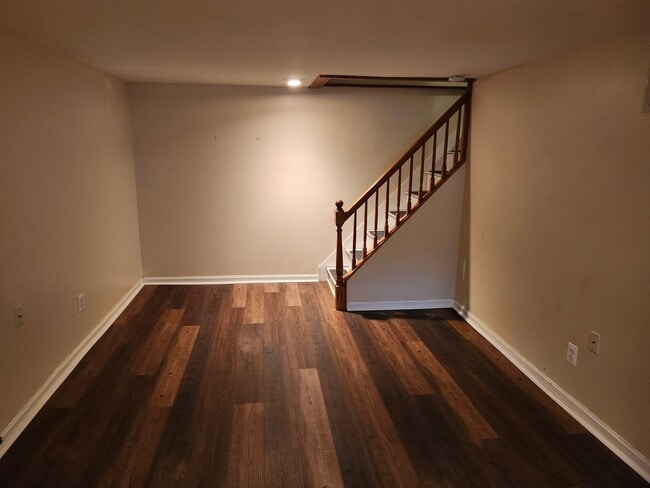 Building Photo - Recently renovated 3-bedroom, 1.5 bath twin in family-friendly Forest Brook Glen, Wilmington for ...