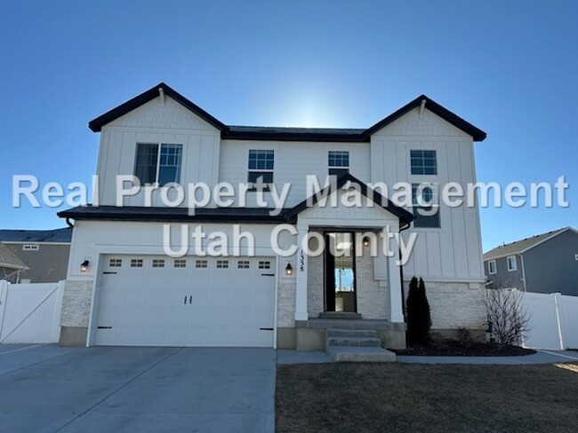 Primary Photo - Large Home on Arrowhead Trail