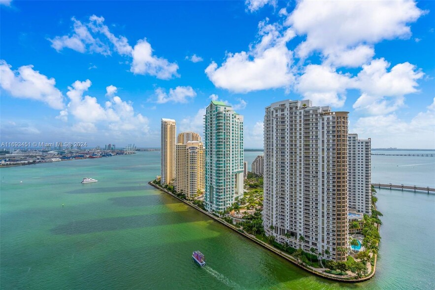 Building Photo - 300 Biscayne Boulevard Way