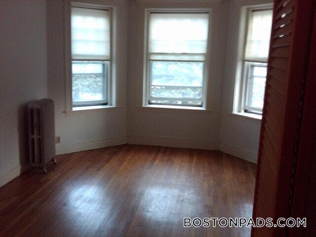 Building Photo - 143 Park Dr