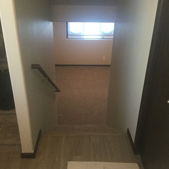 Building Photo - 3 Bed 3 Bath Single Family Home