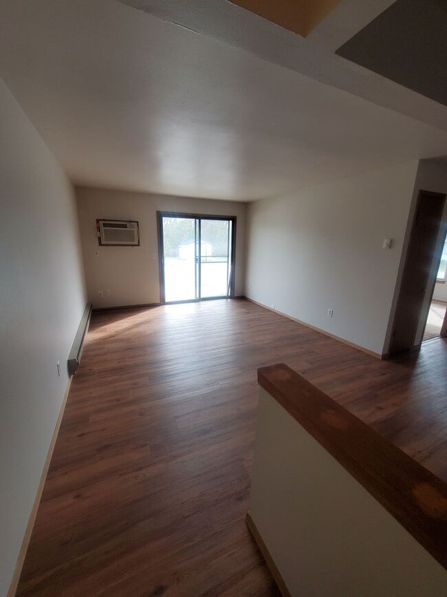 Primary Photo - 1320 Meadow Creek Dr. (8 Unit)