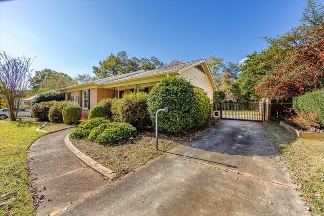 Building Photo - 5400 Farmbrook Dr