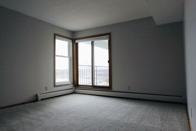 Building Photo - 603 Lake St