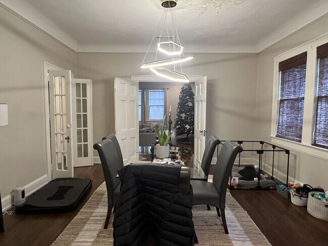 Building Photo - Beautifully Remodeled 1920's Bungalow