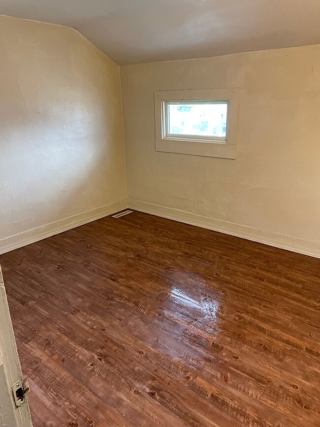 Building Photo - 3 bedroom house