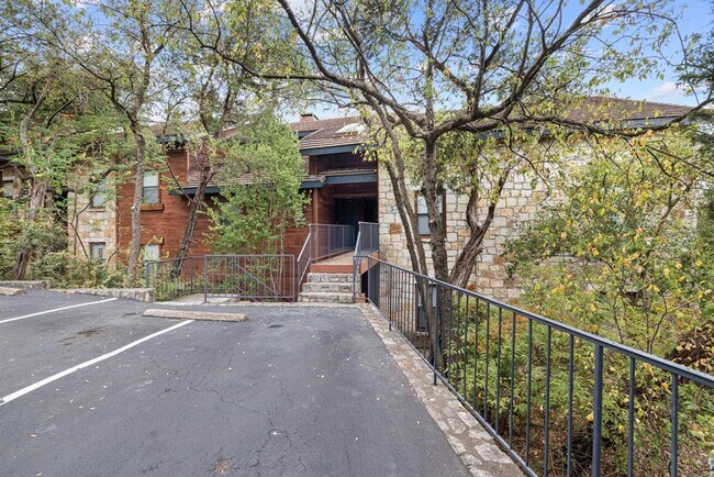 Building Photo - 4711 Spicewood Springs Rd