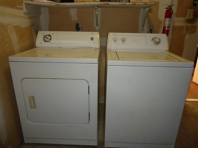 Building Photo - 811 Crieff Cross Dr