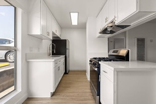 Building Photo - Valle at Fairway