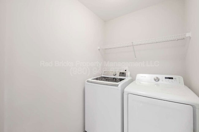 Building Photo - 10988 Flyreel Pl