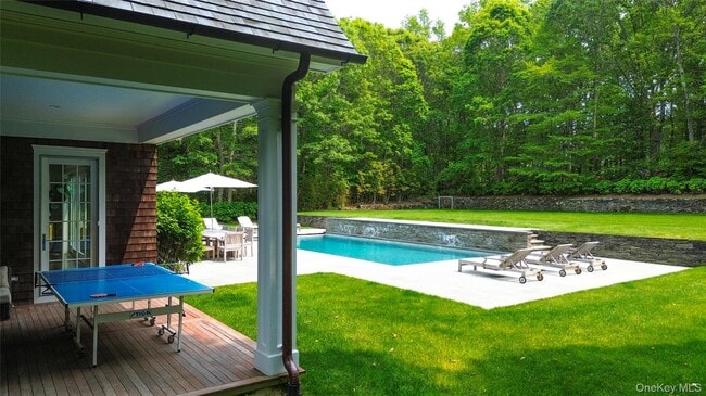 Building Photo - 14 West Hills Ct