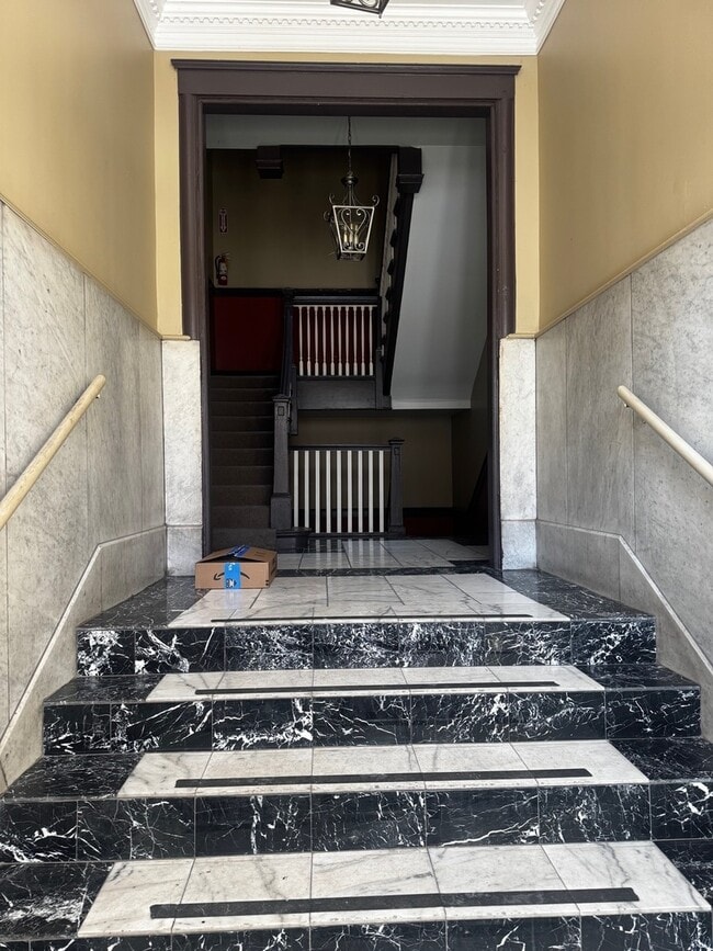 Building Photo - 4852 S Prairie Ave