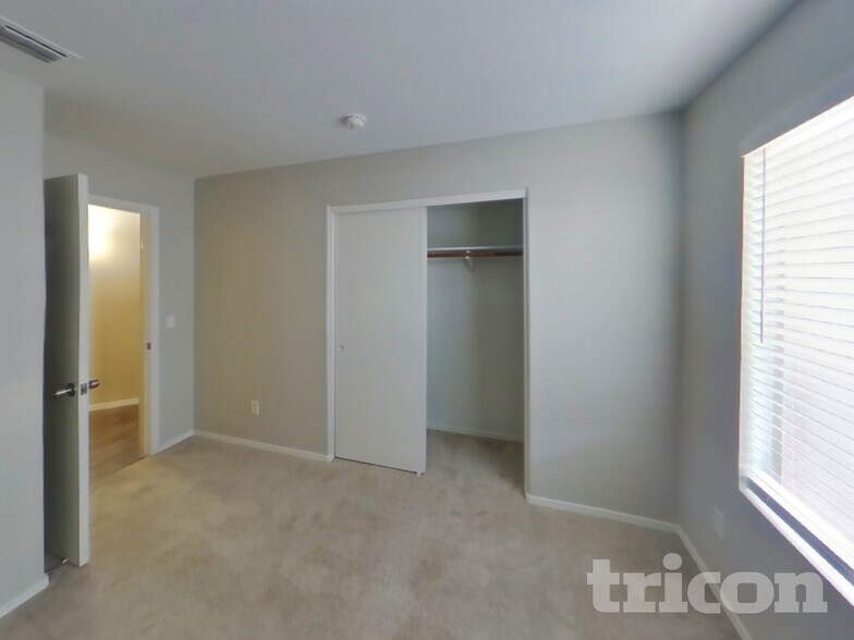 Building Photo - 11445 W Cambridge Ave