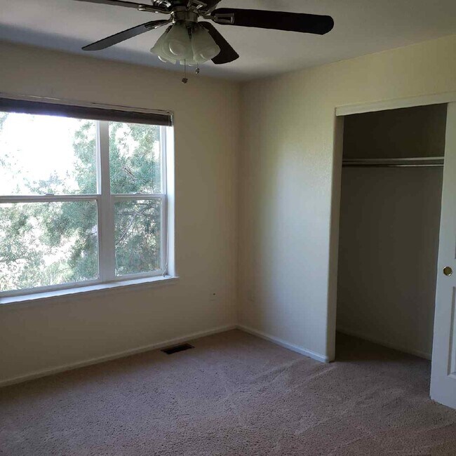 Building Photo - 2233 Watersong Cir