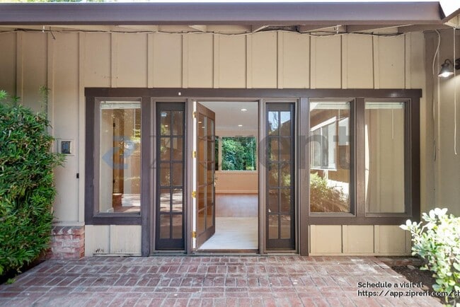 Building Photo - 14927 Jerries Dr