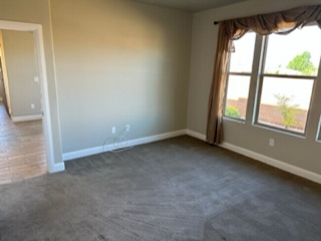 Building Photo - 4 Bedroom Condo With a Community Pool and ...