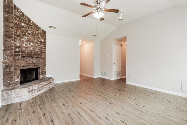 Building Photo - 14118 Sandy Point Ln