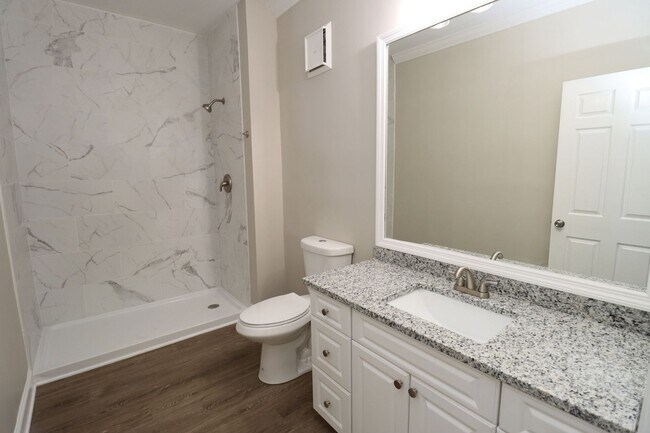 Building Photo - Luxury 3BR/2BA Renovated Condo