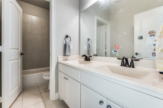 Building Photo - 630 Bridge St