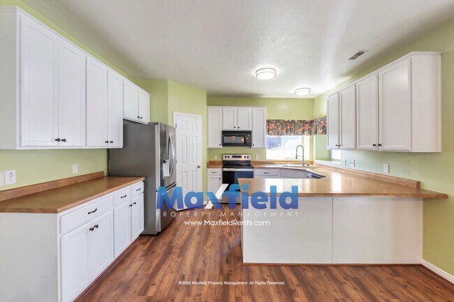Building Photo - Lehi 4 BD 2.5 BA 2 GA - Fenced Yard