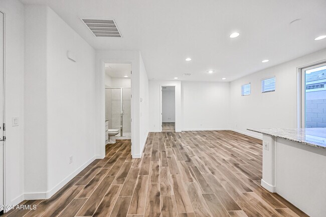 Building Photo - 7574 W Jackrabbit Ln