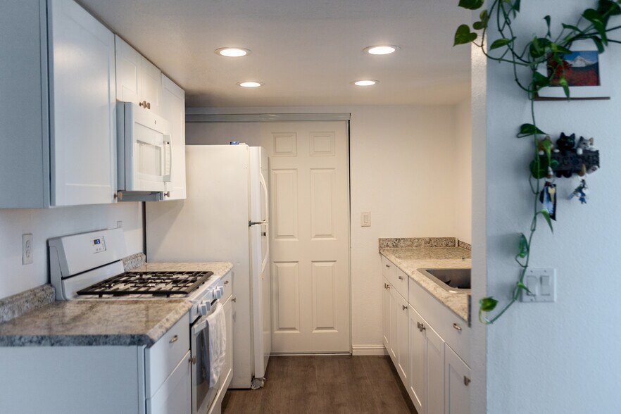 Building Photo - 9326 Twin Trails Drive