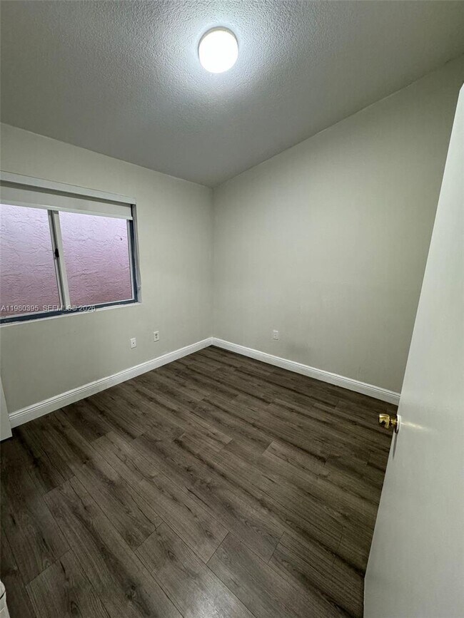 Building Photo - 6235 SW Kendale Lakes Cir