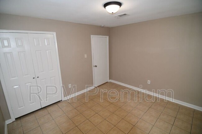 Building Photo - 11965 Troy St