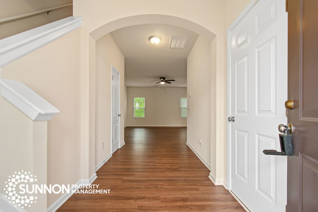 Building Photo - 3 Bed/2.5 Bath Home Close to Mountain Isla...