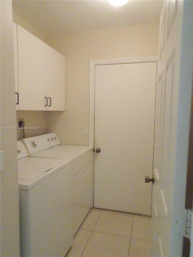 Building Photo - 10281 NW 11th Ct