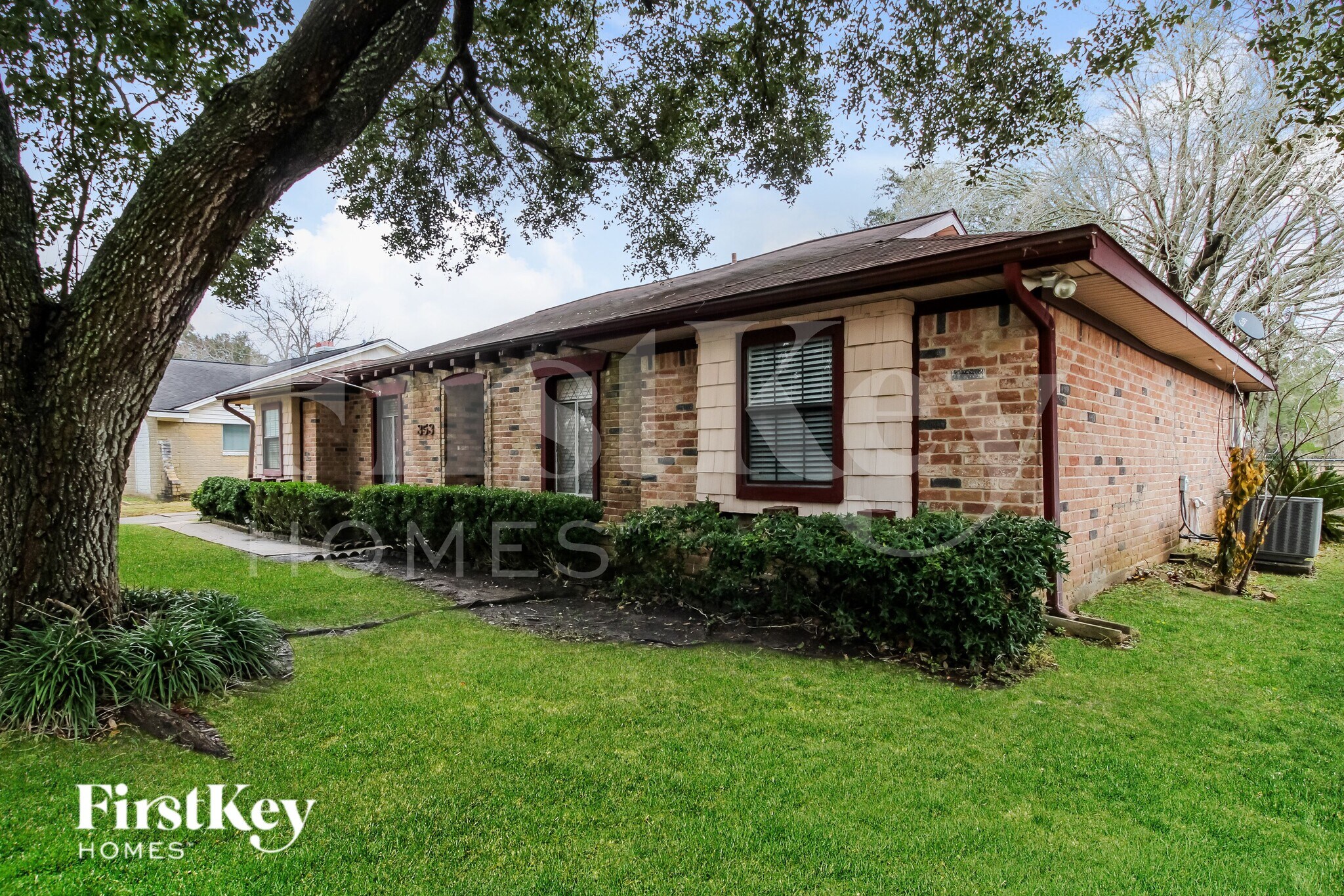 Building Photo - 353 Dawn Hill Dr
