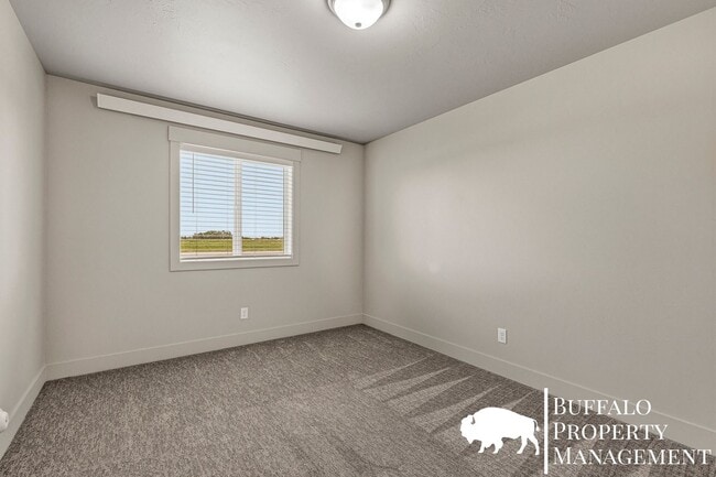 Building Photo - 6277 N Silver Fox Rd