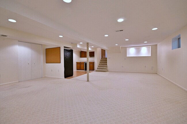 Building Photo - 2360 N Drury Ln