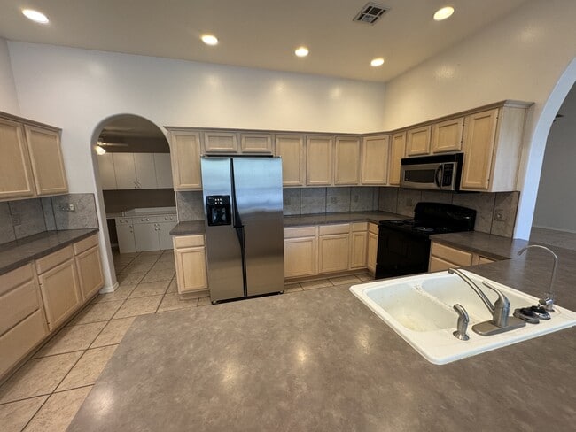 Building Photo - 10100 E Agua Vista Way