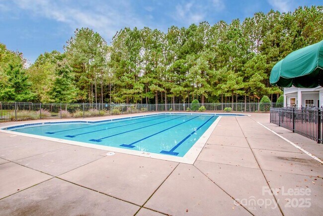 Building Photo - 9366 Greenheather Dr