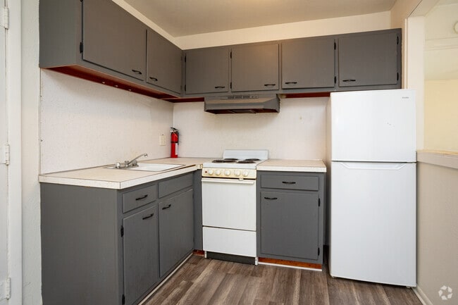 1BR, 1BA - 550 SF - Arlington Arms