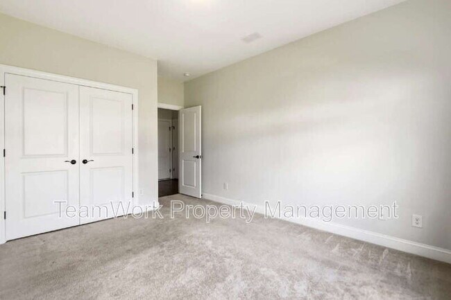 Building Photo - 233 Seaworthy St