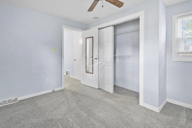 Building Photo - Rare 3-bedroom main-level duplex now available! .