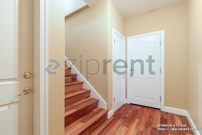 Building Photo - 4042 Plateau Cir