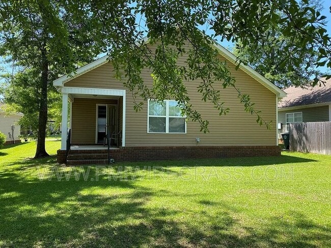 Building Photo - 214 Winterberry Way