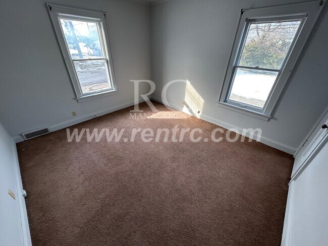 Building Photo - 1202 Walnut-