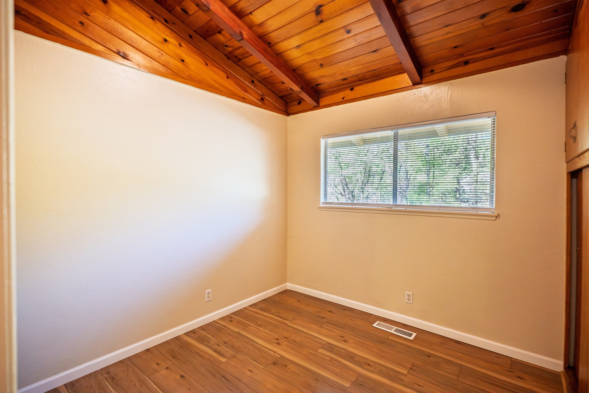 Building Photo - 951 Shaws Flat Rd